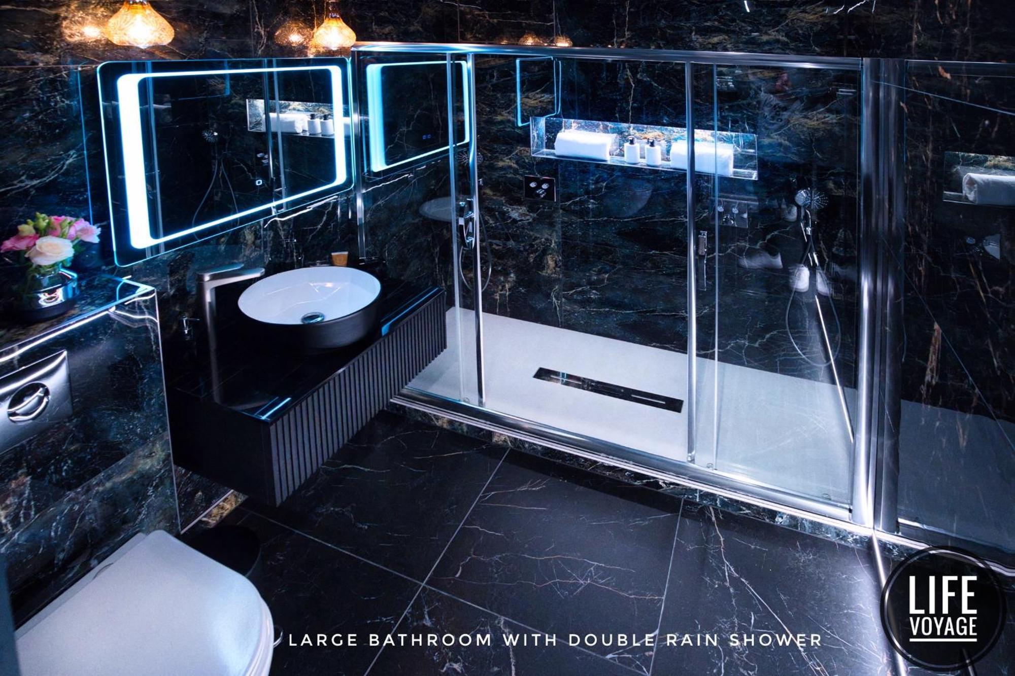 Life Voyage & Spa - Strasbourg'S City Center Luxury Experience Room photo